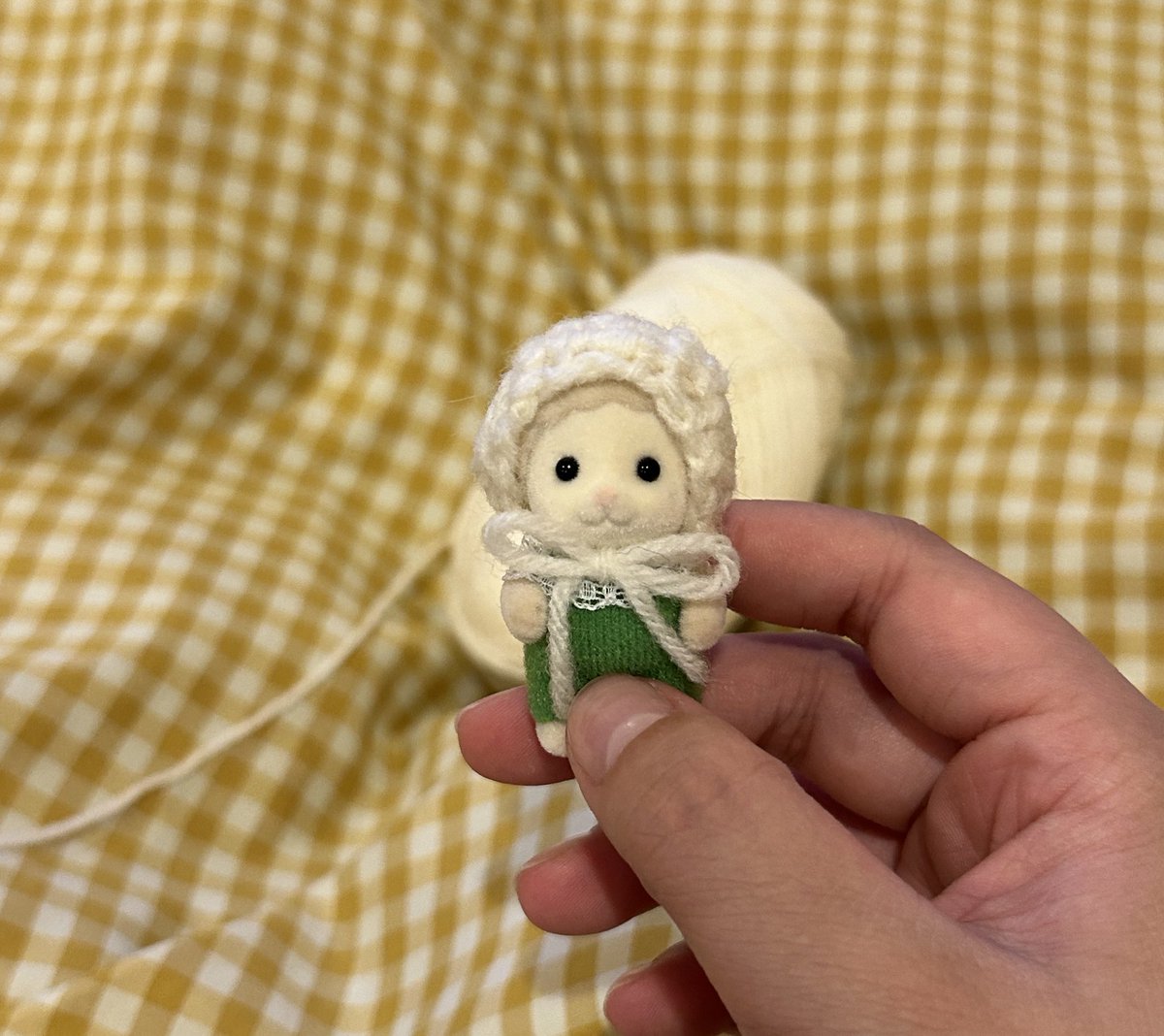 寒い日が続いているので、エマたんにイヤマフを編みました⟡.·*.+ﾟ