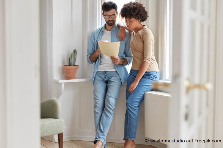 Seit Januar müssen alle #Stromversorger mindestens einen dynamischen #Stromtarif anbieten. Der Preis pro Kilowattstunde richtet sich flexibel nach dem aktuellen Preis an der #Strombörse. Das Potenzial für Einsparungen ist jedoch nur schwer abzuschätzen ⚡️ vzhh.de/themen/bauen-i…