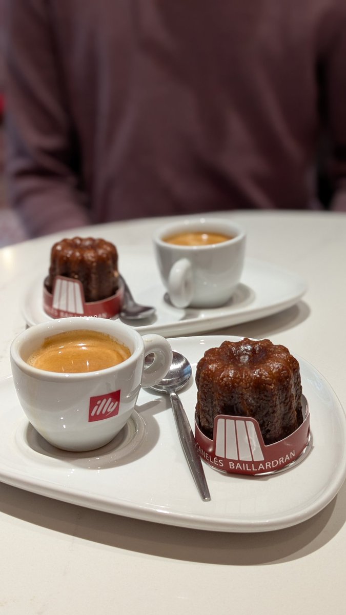 jd_mgmg's tweet photo. ボルドーでカヌレを食べました！もう、やりたかったことをやるって最高すぎる！！！😻😻😻
年末年始は夫の実家へ帰省でした🇫🇷✈️(今更) https://t.co/FCY6HQ2fGU