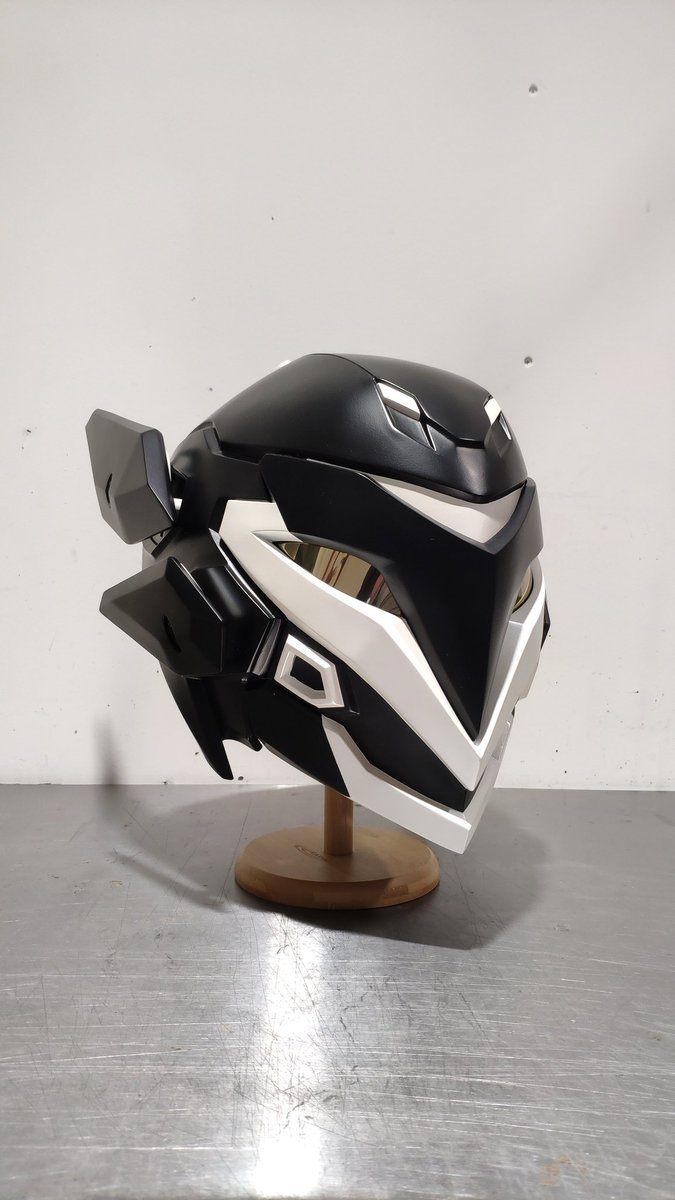 PropsMy's tweet image. Hello my dear friends! Today ipresent to your attention the helmet of the character Vyse from the game VALORANT. In the end, everything turned out great. How do you like my work, would you like to have such a helmet?
. 
#valorant #valorantcosplay #game #vyse #helmet #cosplay