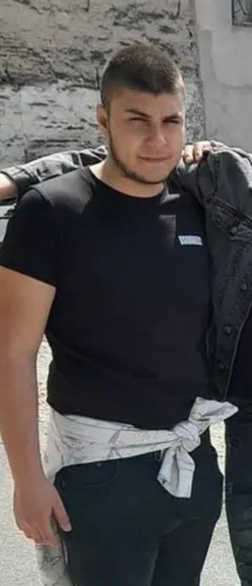 usrana_motka's tweet image. "Skroz desno Nikola Blagojevic, ovaj celavi debeli gmaz je Stefan Kojovic, a ovaj sto je okrenuo glavu je Danilo Rajičević. Svi su 03 I iz NSa su, sem Kojovica, on je 95. I iz S. Karlovaca je.
Ovaj poslednji je Nemanja Despotovic, sto je sagnuo glavu."
Slika 2 je okrenuti Danilo