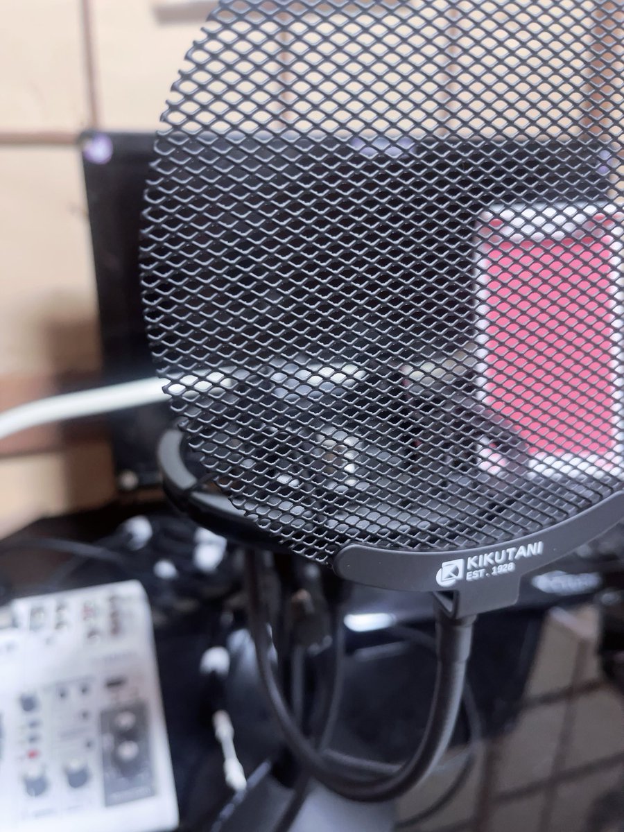 risacheeee_R's tweet photo. 最近の私はマイクも無駄に買い
何をやりたいか分からない状況です
VTuberでも歌い手でもないのに
どーしたぁ？www https://t.co/iPBAP64pHQ