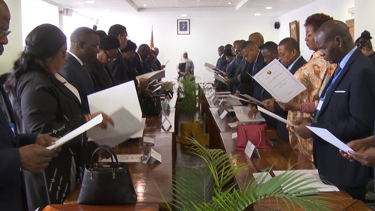 Política 
Deputados do MDM e Renamo tomam posse 16 dias depois da cerimónia solene
#tomadadepossededeputados #renamo #mdm #opaisonline #opais #gruposoico
opais.co.mz/deputados-do-m…