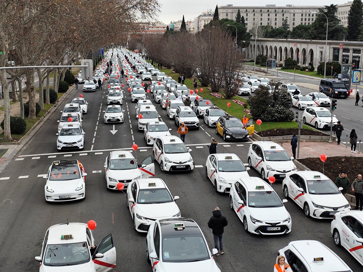 Seguimos en #Castellana ,camino al #Ministero de Economía.