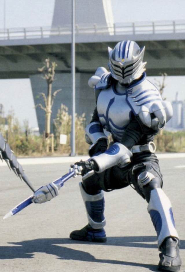 仮面ライダー龍騎 『仮面ライダータイガ』 清明院大学の学生で、香川英