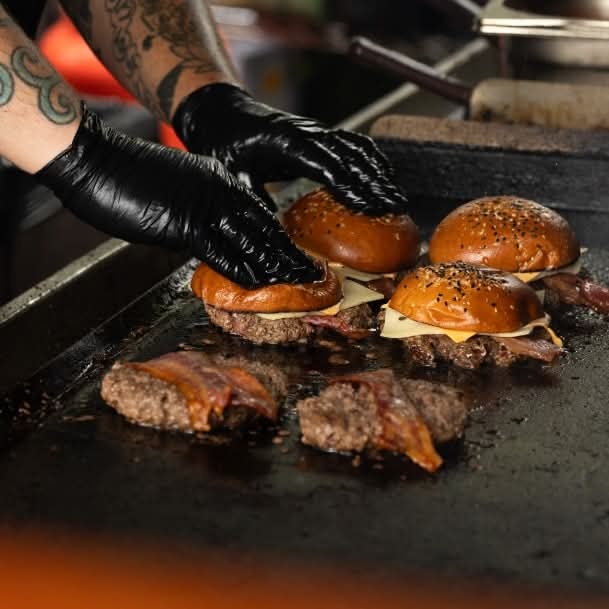 Let's just imagine... 🧘‍♂️

A warm summer day 🌞 a nice cold drink in your hand🍹 summer tunes are playing 🎶 the smell of amazing food👃🤤 set in a beautiful location 😍

Well, you don't have to imagine! Just buy your ticket to the festival!
📅 26-27 July
 threecountiesfoodfestival.com