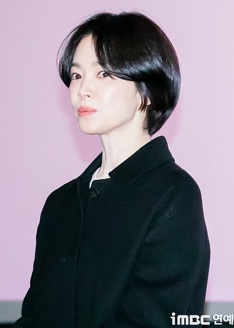 [EVENT] 250128 More Photos of Song Hye Kyo from DARK NUNS Stage Greeting yesterday 🌻

📸 media as logo | 4

#DarkNuns #검은수녀들 #SongHyeKyo #송혜교  #ソンヘギョ #宋慧乔 #HyeBaragi