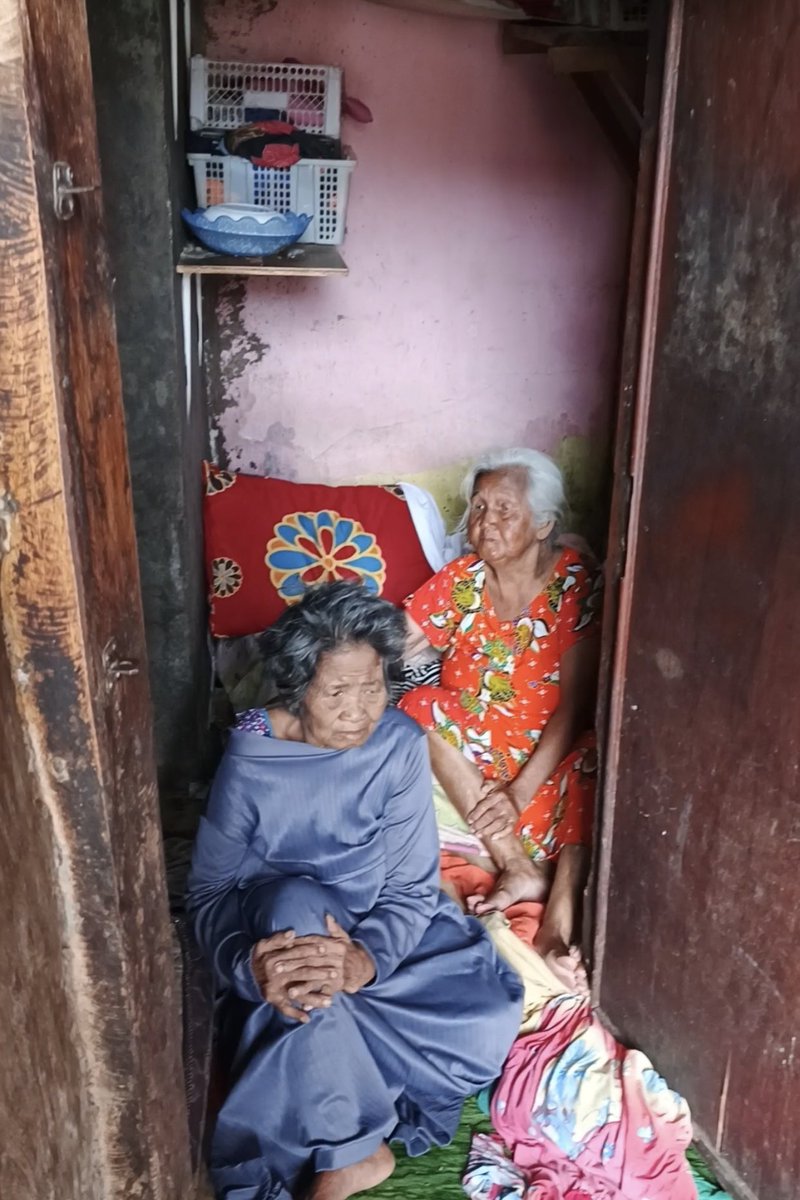 ctaindonesia's tweet photo. Lansia Katarak Rawat Lansia Lumpuh akibat tabrak lari?!

Mirisnya Dua lansia ini hidup dipetakan bau dan penuh tikus, bahkan kini mereka sampai kelaparan😭 https://t.co/7x1EtYf9Wt