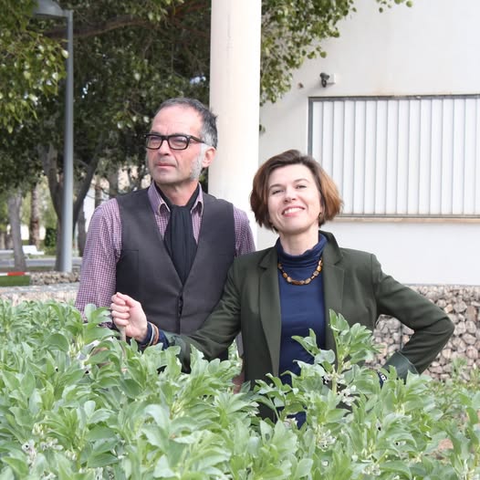 MAÑANA 🔜 Humor, ironía y arte se unen en una nueva sesión de #Divulgarte ruvid.org/divulgarte-hum…

Los protagonistas de esta cita serán el fotógrafo <a href="/valienteverde/">ValienteVerde</a> y la profesora de Lingüística de la Universidad de Alicante, Larissa Timofeeva, investigadora de <a href="/GrialeObserva/">GRIALE HUMOR</a>