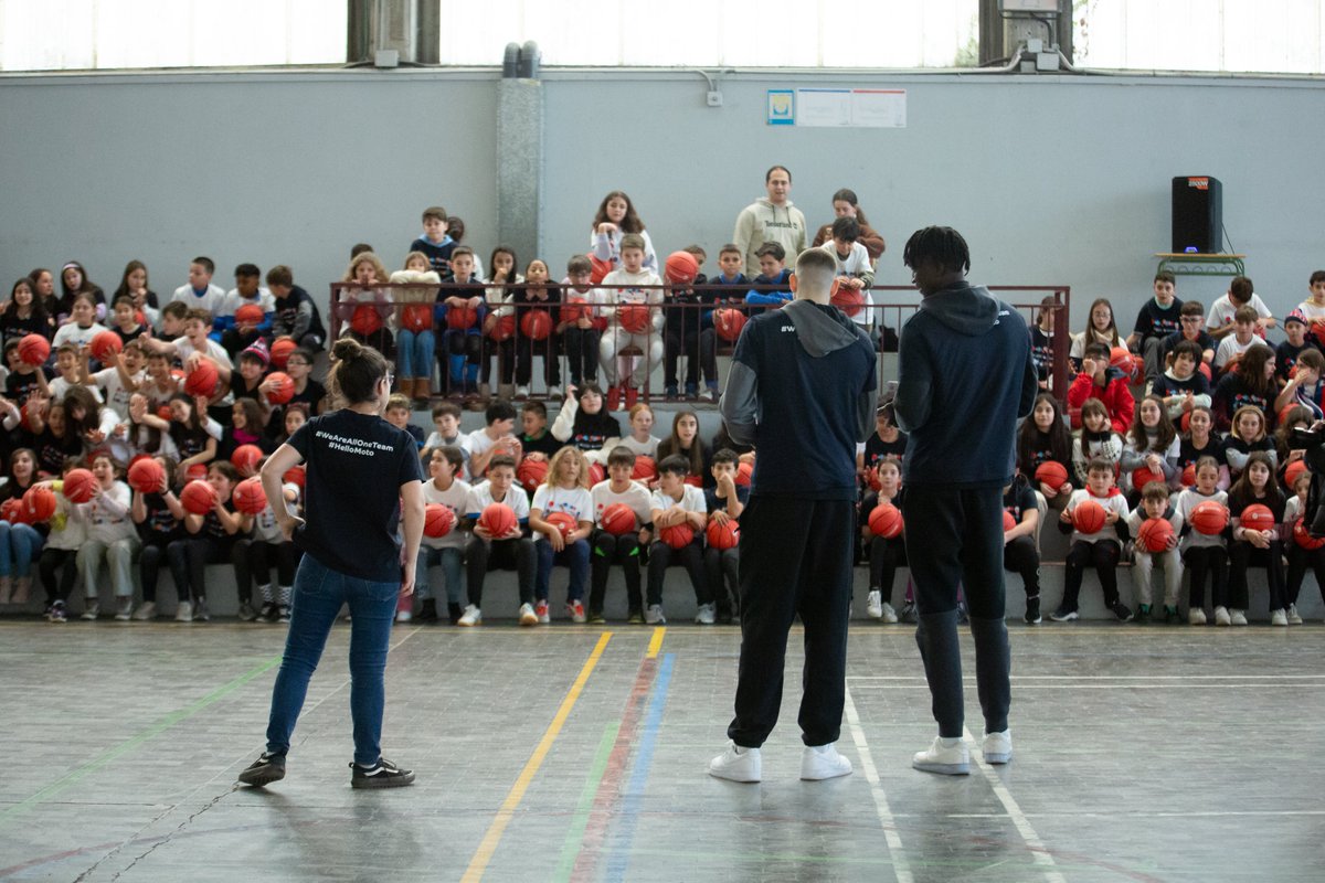 EuroLeague's tweet photo. Nothing beats this happiness!🙌🏼
Thanks to @MotorolaESP for making this day so special! Together, we’re making a difference on and off the court🏀
One Team Ambassadors from @Baskonia did not want to miss it! Big thanks to Khalifa Diop & Nikos Rogkavopoulos for joining the initiative👏
#BouncingForGood #WeAreAllOneTeam #HelloMoto