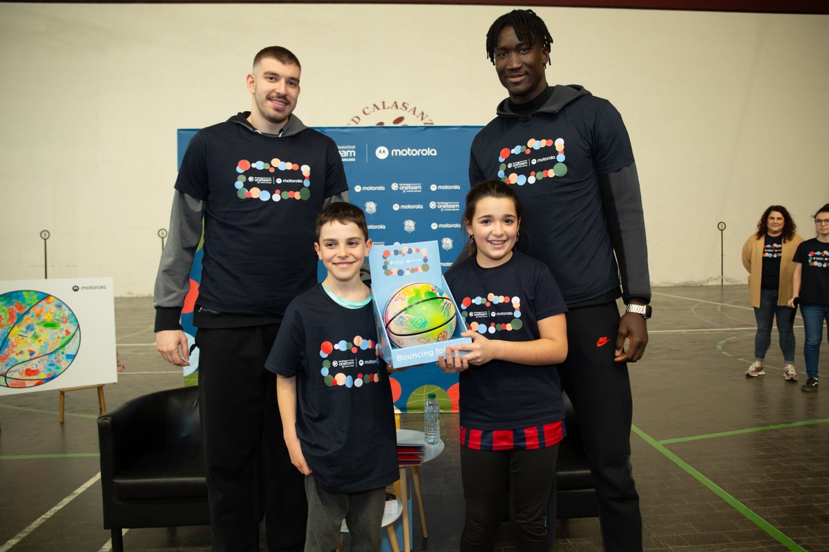 EuroLeague's tweet photo. Nothing beats this happiness!🙌🏼
Thanks to @MotorolaESP for making this day so special! Together, we’re making a difference on and off the court🏀
One Team Ambassadors from @Baskonia did not want to miss it! Big thanks to Khalifa Diop & Nikos Rogkavopoulos for joining the initiative👏
#BouncingForGood #WeAreAllOneTeam #HelloMoto
