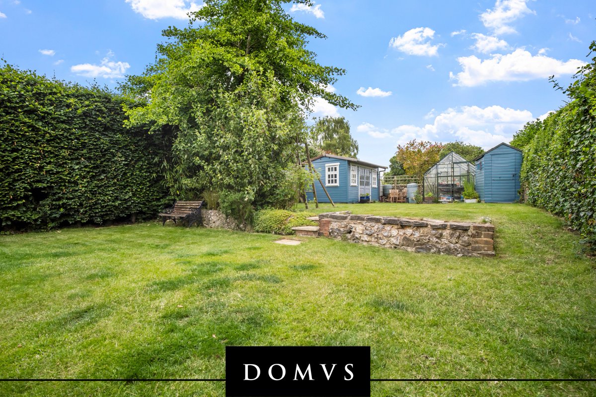 This charming 18th-century cottage offers 𝘁𝗵𝗿𝗲𝗲 𝗯𝗲𝗱𝗿𝗼𝗼𝗺𝘀, 𝗮 𝗴𝗮𝗿𝗮𝗴𝗲, 𝗽𝗮𝗿𝗸𝗶𝗻𝗴, 𝗴𝗮𝗿𝗱𝗲𝗻 and more 🌻

💷 £480,000
💻 domvs.co.uk/properties/sal…

#DreamCottage #CottageForSale #CottageStyle #CottageLife #PropertyForSale #DorsetEstateAgent #DOMVS