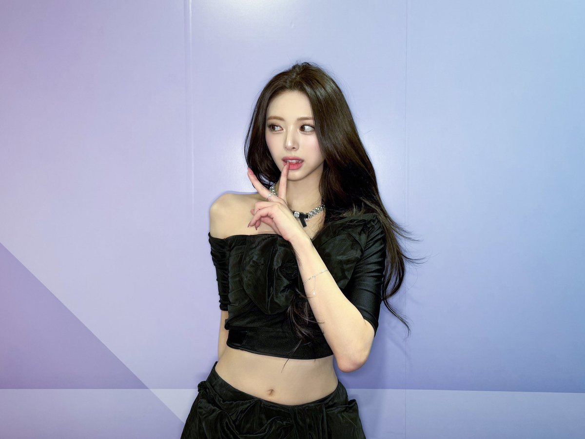 믿지 주머니 가득 채워주는 유난히 빛나는 유우나✨

#ITZY #MIDZY <a href="/ITZYofficial/">ITZY</a>#YUNA #유나 #PocketLocket
#가요대제전 #MBCMusicfestival