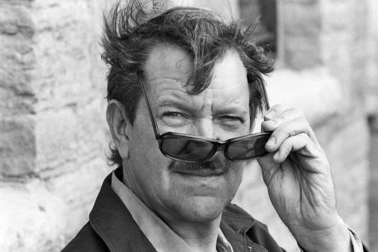 Den her mand levede det vildeste dobbeltliv.. som velrespekteret journalist på den ene side og vigtig spion for Stasi på den anden.

På Djævlen i detaljen laver vi tre afsnit om det lige nu

dr.dk/lyd/special-ra…