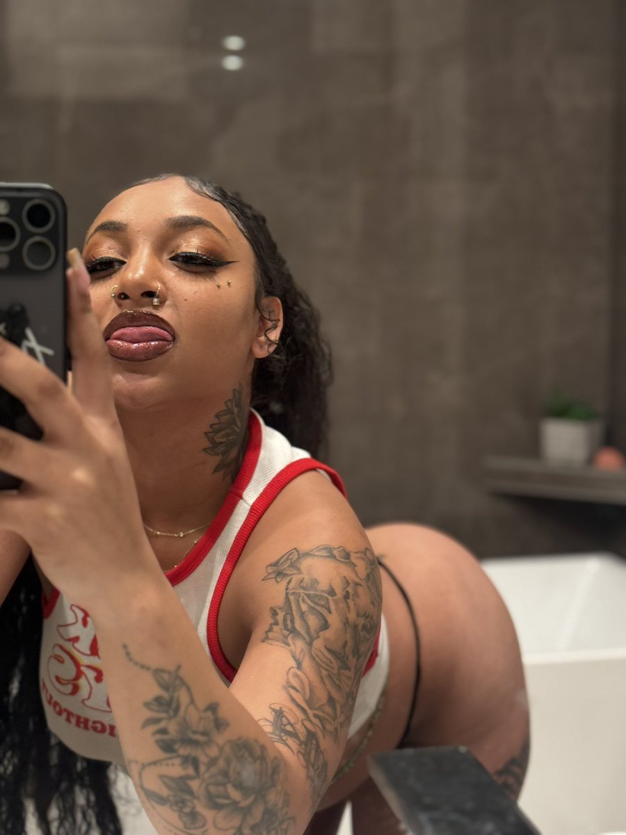 Content from ladyniahpaid