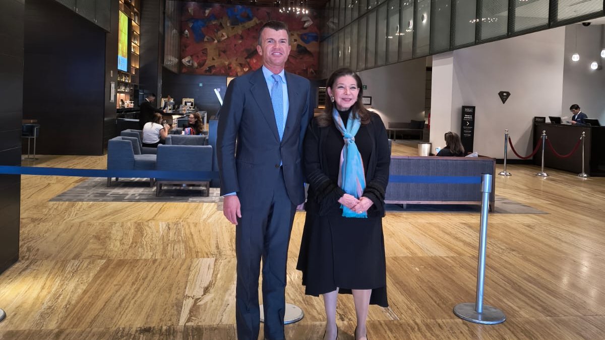 <a href="/GiorgioSilli/">Giorgio Silli</a> <a href="/m_ebrard/">Marcelo Ebrard C.</a> México🇲🇽 | SdE <a href="/GiorgioSilli/">Giorgio Silli</a> se reunió con SdE con delegación 🇪🇺 <a href="/mtmercado2002/">María Teresa Mercado</a> para relanzar relaciones con América Latina y el Caribe y con SdE Asuntos Multilaterales y #DerechosHumanos Enrique Javier Ochoa Martínez sobre #reformaConsejoSeguridad y #cuestionesregionales.