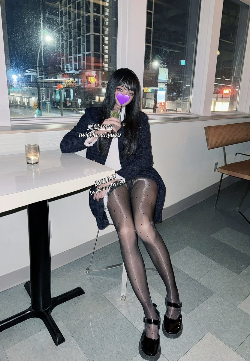大年初一的外出拜年🧧

大衣下蕾丝打底 短裙配搭无内 在别人家的客厅光脚走路很容易被看到😝 https://t.co/5t8p9tvmMC