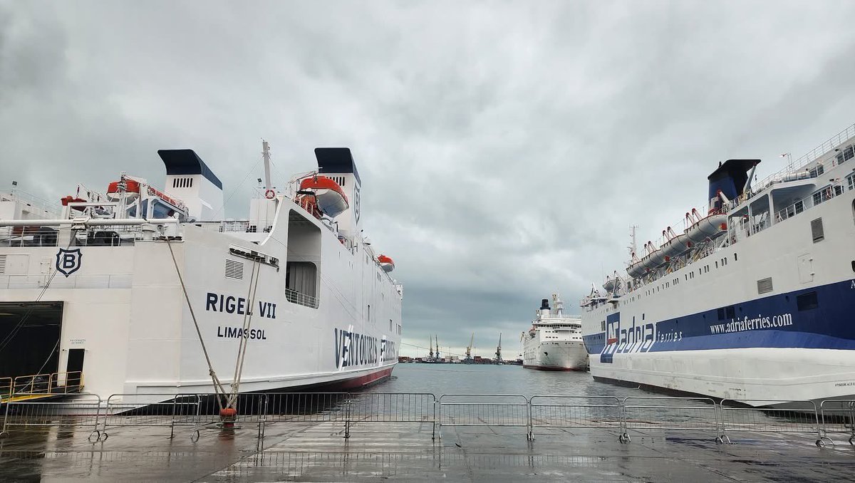 Port of Durrës tweet media