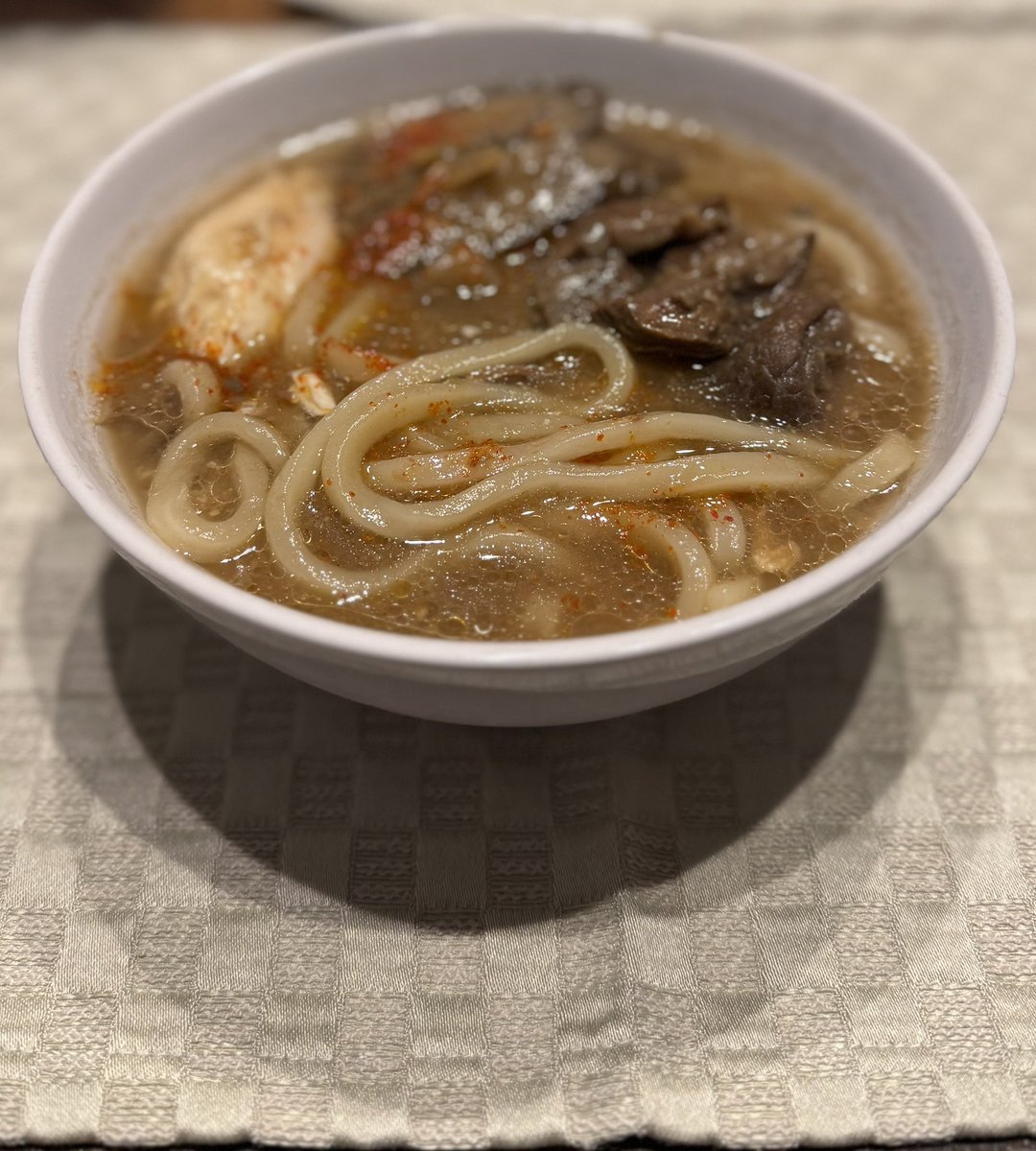 牛すじうどん(●︎´д`●︎)
味噌で煮た牛すじと牛蒡にうどんを！
