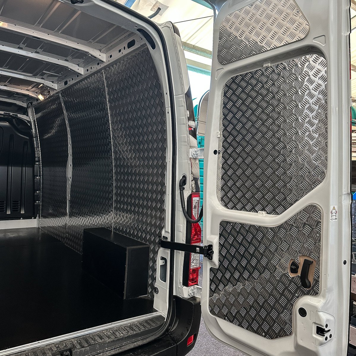 vehicleaccltd's tweet image. RENAULT MASTER 2024

🔵 Aluminium covered plywood lining kit
🔵 Black containerdeck flooring

Aluminium covered plywood lining panels are a durable and practical choice for your van, offering protection against damage, moisture, and wear. 

#vehicleaccessories #vanlining