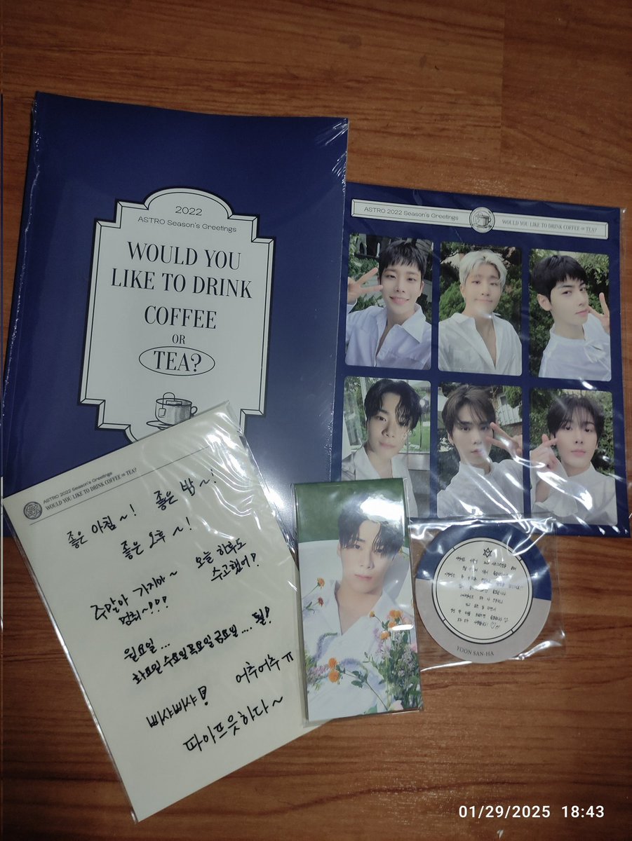 WTS LFB
ASTRO Seasons Greetings 2022 set
Sealed photobook
Stickers
Moonbin Boommark
Sanha coaster
Set incorrect PC

💌 Dm your price. 

#ASTRO #MJ #JINJIN #CHAEUNWOO #MOONBIN #ROCKY #SANHA