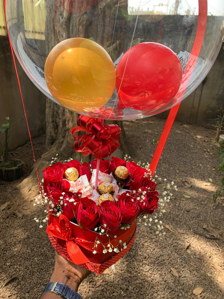 LuxueuxLe's tweet photo. Un bouquet d’exception pour une personne d’exception the_vendom assure pour vos bouquets et paniers 
Nous sommes à Yaoundé et à douala 
Contact 695210580
#SaintValentin https://t.co/0d8OxwUjPB