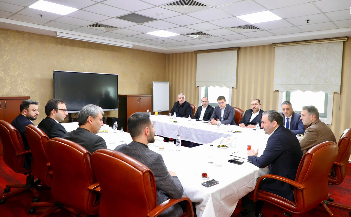 alitombastr's tweet photo. İlçe Başkanımız Sn. Ayhan Üşdi ile birlikte, Belediye Meclis Üyelerimiz; Sn. Ercan Çalım, Sn. Mehmet Sıddık Gürbüz, Sn. Mahmut Güneş, Sn. Ercan Turan, Sn. Yücel Usanmaz, Sn. İbrahim Erhan, Sn. Osman Barik, Sn. Uğur Onur Tapu ve Sn. Osman Nuri Ersoy ile bir araya geldik.  

İstişare ve değerlendirmelerde bulunduk. Katkıları için teşekkür ederim.