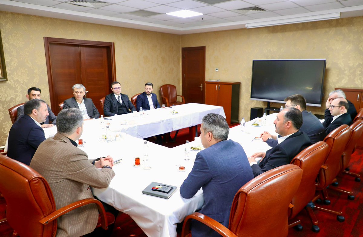 alitombastr's tweet photo. İlçe Başkanımız Sn. Ayhan Üşdi ile birlikte, Belediye Meclis Üyelerimiz; Sn. Ercan Çalım, Sn. Mehmet Sıddık Gürbüz, Sn. Mahmut Güneş, Sn. Ercan Turan, Sn. Yücel Usanmaz, Sn. İbrahim Erhan, Sn. Osman Barik, Sn. Uğur Onur Tapu ve Sn. Osman Nuri Ersoy ile bir araya geldik.  

İstişare ve değerlendirmelerde bulunduk. Katkıları için teşekkür ederim.