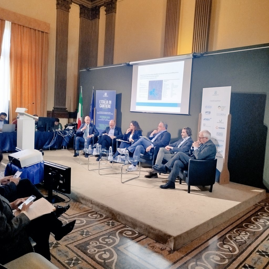 Il Direttore Jacopo Jirillo di <a href="/Itelyum/">Itelyum</a> Regeneration Ceccano racconta il cantiere della transizione ecologica #Legambiente che ha proprio sede a Ceccano e che ospita il progetto pilota per il recupero di #terrerare da #raee e motori elettrici <a href="/ErionSistema/">Erion</a> <a href="/EITeu/">European Institute of Innovation & Technology</a>