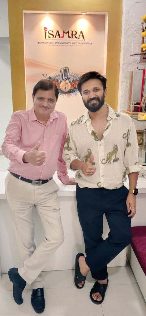 isamracopyright's tweet image. Welcoming the exceptionally talented Amit Trivedi Ji to ISAMRA office today 🎼✨ #AmitTrivedi #ISAMRA #MusicInspiration #LegendaryComposer
@sanjaycopyright