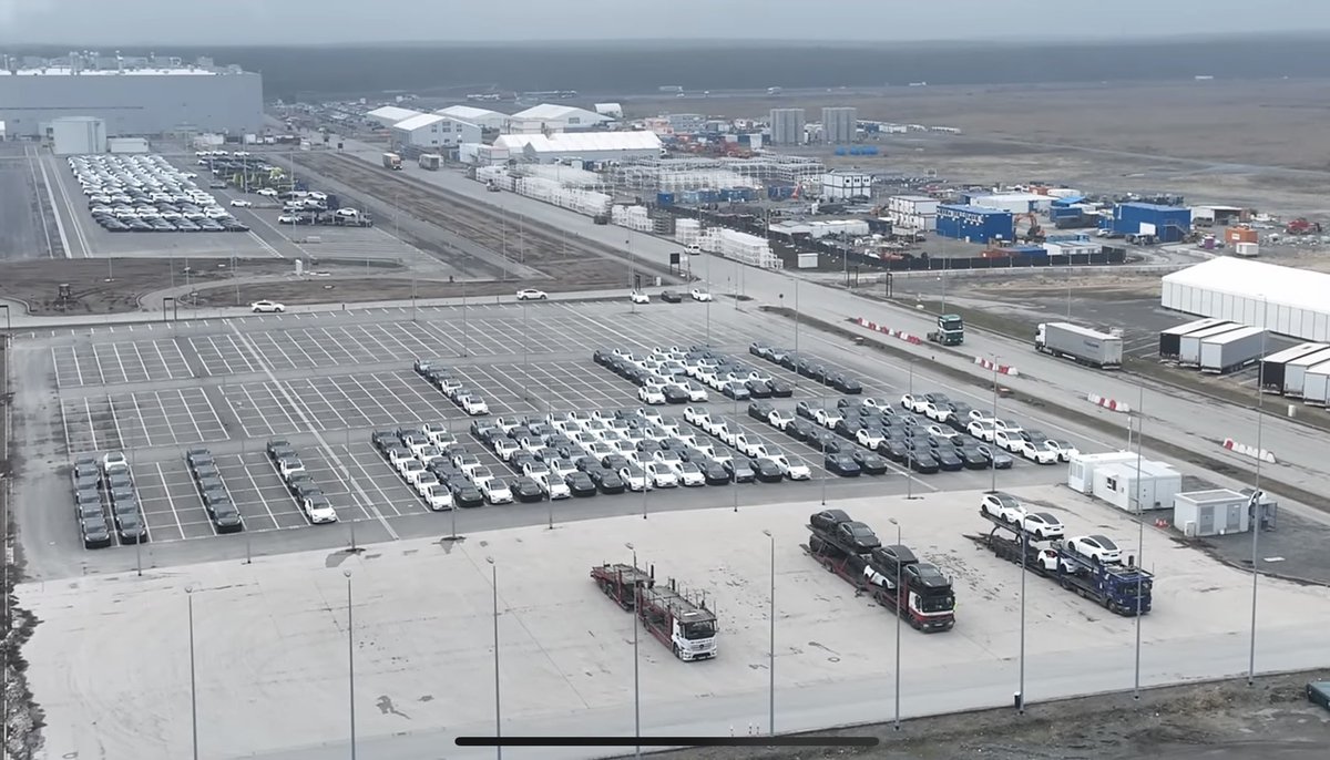Simon Alvarez (@residentsponge) on Twitter photo These Teslas from Giga Berlin sure are parked very neatly. The factory even has some really visible lines at its holding lot. 👀
Is Tesla looking to use FSD Unsupervised here too? 🤔
Credit: <a href="/tobilindh/">Tobias Lindh</a> These Teslas from Giga Berlin sure are parked very neatly. The factory even has some really visible lines at its holding lot. 👀
Is Tesla looking to use FSD Unsupervised here too? 🤔
Credit: <a href="/tobilindh/">Tobias Lindh</a>