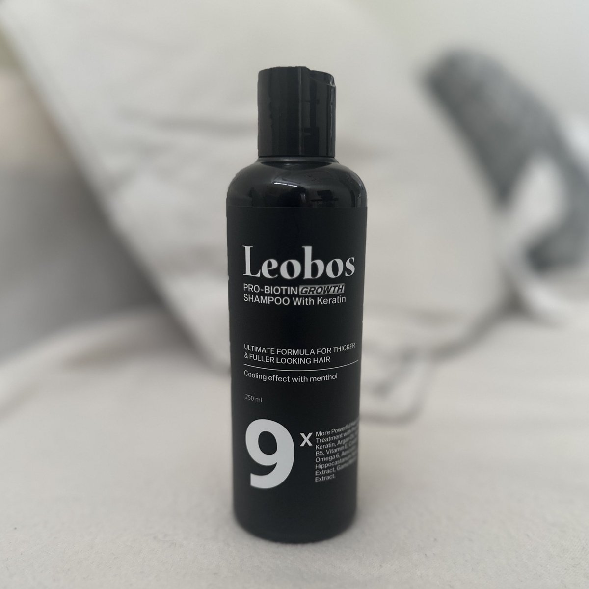 skinsofun's tweet photo. Umur memang ngga bohong ya, makin kesini gampang rontok dan garis rambut udah makin kebelakang.

Dari pada pusing nanti, mending rajin2 dari sekarang pake Keratin Shampoo untuk stimulasi rambut rontok 😆✨ https://t.co/bU1iTVlQC9