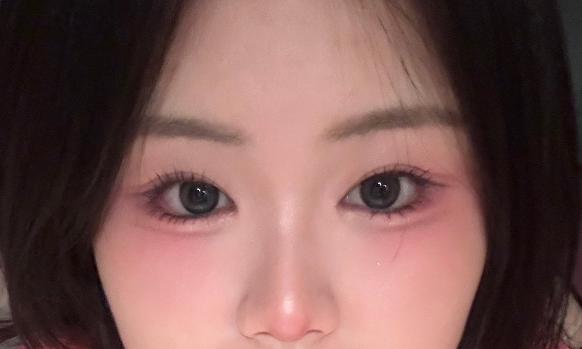 요새 빠진 ... 최애 블러셔를 눈밑까지 바르면 예뿌다는 걸 다들 알아줬음 조켄네...../ᐠっ⸝⸝›̥̥̥ ·̭ ‹̥̥̥⸝⸝マっ...♡