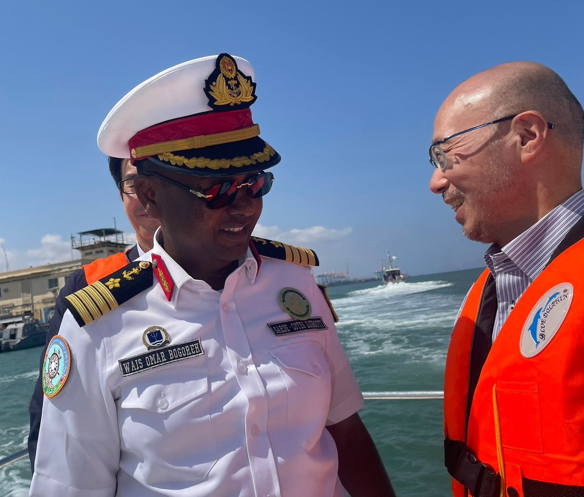 J'ai assisté à l'entraînement du personnel de la Garde- Côtes Djiboutienne pour le sauvetage des noyés, conduit avec la supervision de la Garde-Côtes Japonaise, en utilisant des équipements fournis par le Japon dans le cadre du projet de l'OIM.

#Djibouti #Japon #GardeCotes #IOM