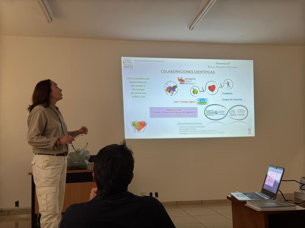 FLabfas's tweet photo. @CgViguera y @v_agullo presenting LabFAS and UMH research at Instituto Federal Goiano (IFG), Rio Verde, Brasil. Signing for new cooperations.
@CEBAS_CSIC
@AgEInves @FundacionSeneca @UniversidadMH @CSIC https://t.co/lmHe78YUsz