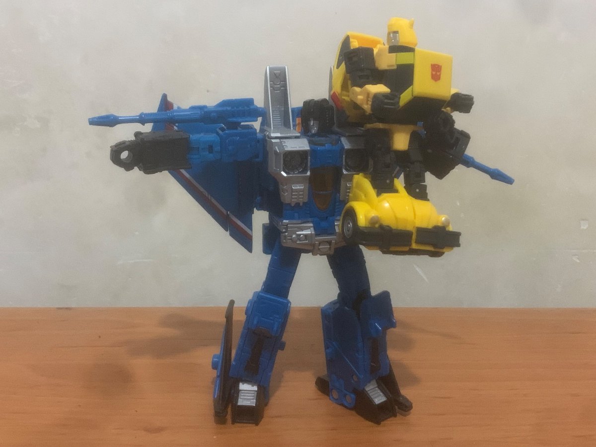 pocoslip's tweet photo. Thundercracker Carrying Little Bumblebee even when he could Defend himself
#Transformers #Autobots #Decepticons #Bumblebee #Thundercracker #Seekers #Minibots #Maccadam #TransformersLegacy #WarforCybertronEarthrise #TransformersGenerations #TakaraTomy #Hasbro #Thunderbee https://t.co/USUiv1Eqx6