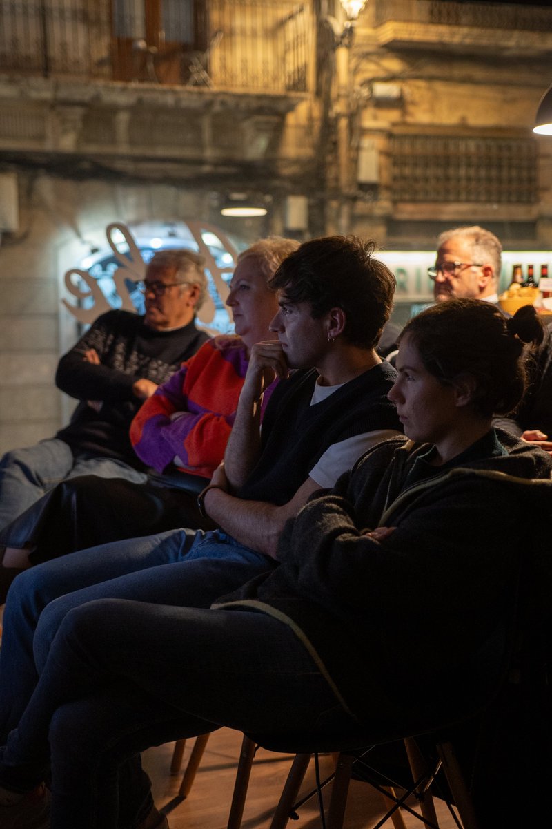 Celebració del nostre 5è aniversari 🎂

Ahir al vespre, la nostra ofi es va omplir de cares conegudes que van venir a celebrar amb nosaltres aquests primers anys de vida 🧡

📲 T’ho expliquem tot ayhecommunication.com/celebracio-5-a…

#SocialMediaManager #MarketingDigital #SocialMedia #Agencia