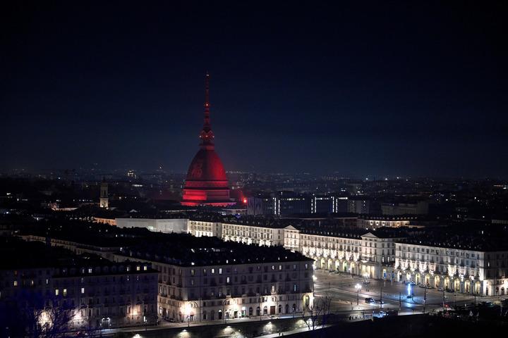 Italia: Torino, Mole Antonelliana celebra Capodanno cinese (1) Laziotv - laziotv.it/italia-torino-…