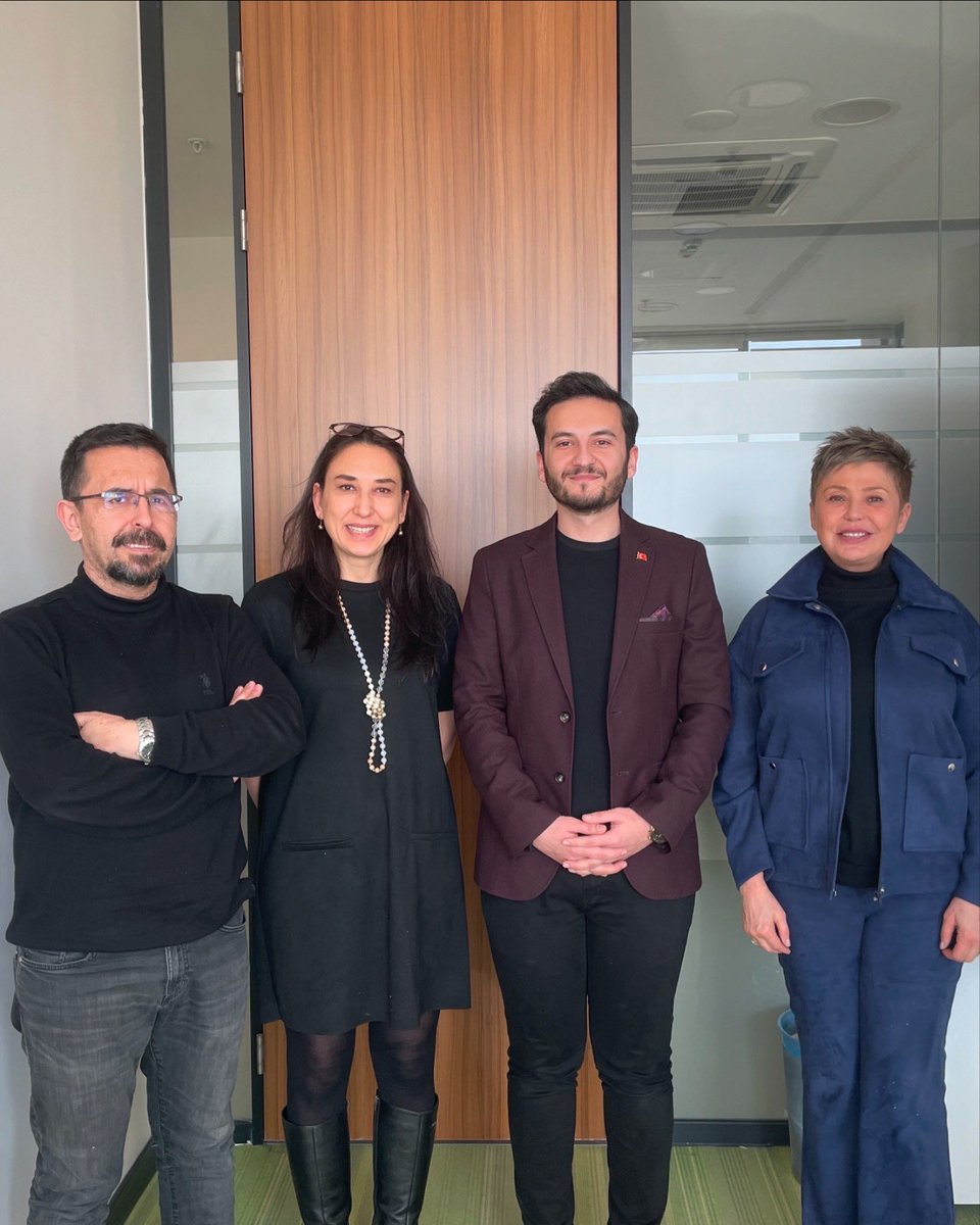 Klinik Psikoloji Yüksek Lisans serüvenimi Uzmanlığımı hak ederek tamamladım. Üzerimde çokça emeği olan danışmanım, hocam Doç. Dr. H. Deniz Günaydın’a teşekkürlerimi sunuyorum. Tez çalışmamın alan yazınına ve tüm ruh sağlığı çalışanlarına fayda sağlamasını dilerim.