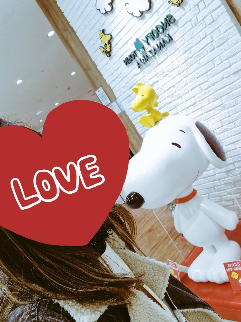 今日で閉店になるスヌーピー金沢にお別れをいってきました😢
もう、商品はほとんどなくって、棚は空き空き。
また会おうね！
#スヌーピー
#SNOOPY