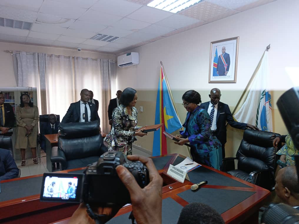 Remise et reprise à la tête du Conseil d'État : Madame NSENSELE wa NSENSELE Brigitte prends officiellement ses fonctions de Première Présidente.