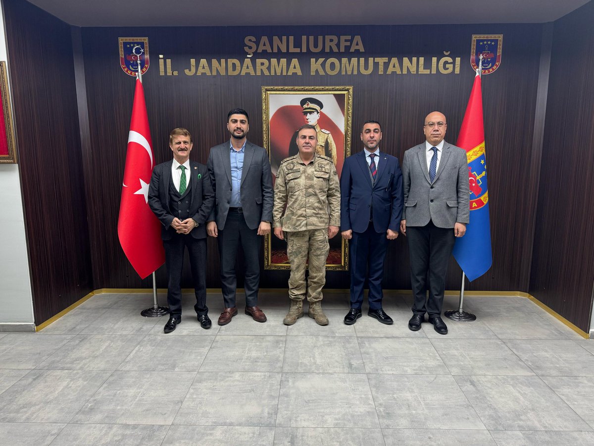 Şanlıurfa il jandarma komutanımiz Tuğgeneral sayın Mücahit Avkiranı Şanlıurfa Lotus Hastanesi yönetim kurulu başkanı Bülent Aziz Bülbül ile birlikte ziyaret ettik.Sayin pasamiza nazik ev sahipliğinden dolayı şükranlarımızi sunariz.<a href="/MucahitAvkiran/">Mücahit AVKIRAN</a> .<a href="/bulentazizz/">Bülent Aziz BÜLBÜL</a>
