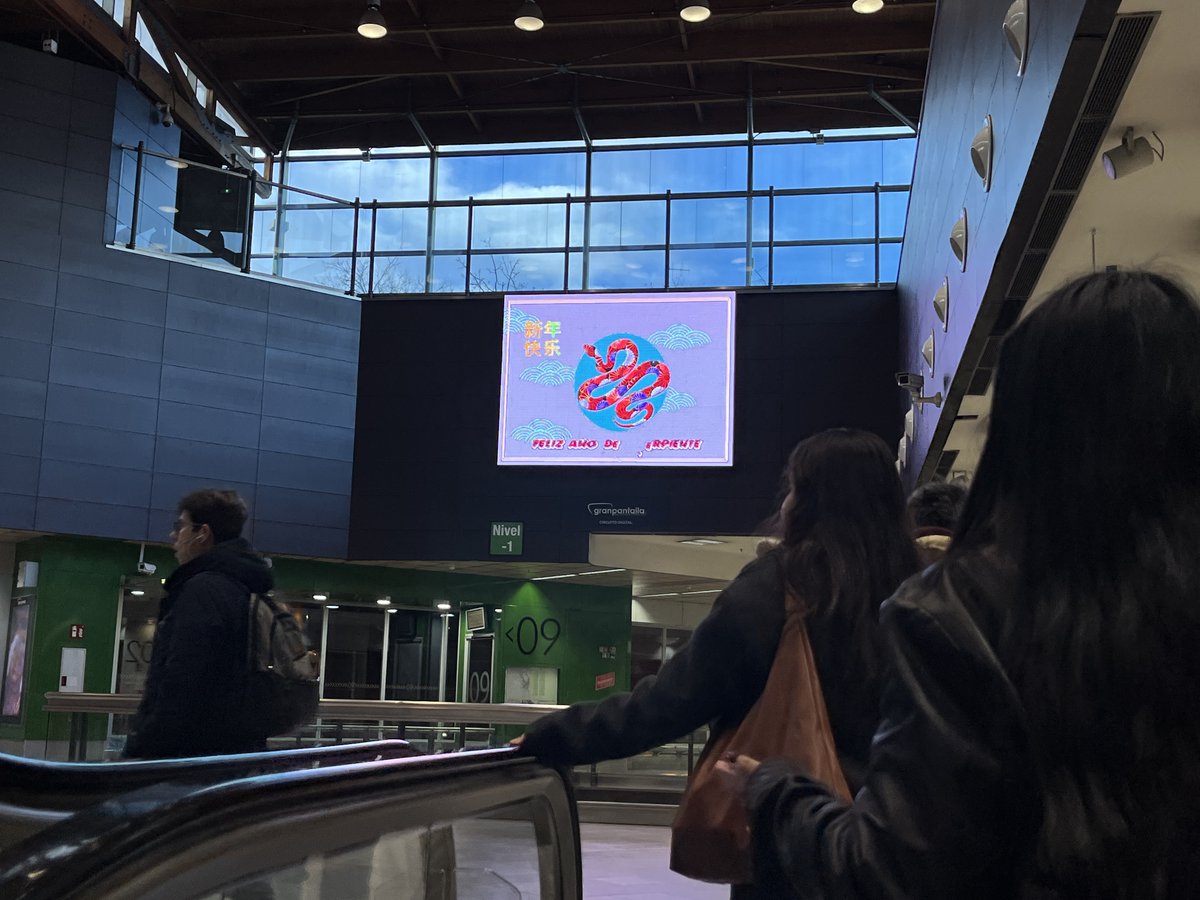 En la Cultura China, el Año de la Serpiente es un período marcado por la sabiduría, la introspección y la elegancia... Feliz año desde nuestros soportes a todo el mundo. 
#añonuevochino #felizaño #skyled #publicidad #dooh #culturaChina #Añonuevo #anodelaserpiente