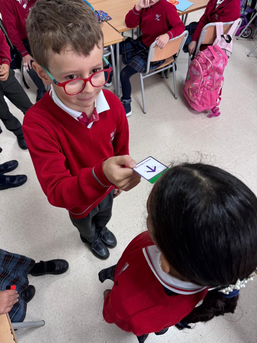 C_Penalvento's tweet photo. ¡Comenzamos a trabajar en Primaria con los nuevos robots True true! Un recurso muy atractivo para mejorar y afianzar algunos de los conceptos de diferentes asignaturas de manera transversal en 1º, 2º y 3º. ¡Qué divertido es aprender! #Educare #FormandoPersonas https://t.co/b5GVQkKogl