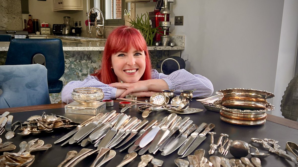 The Travelling Auctioneers (@travellingauct) on Twitter photo Newlyweds, heirlooms, and a golden opportunity! ๐โฑ๏ธ Izzie (<a href="/izziebalmer1/">Isabel Balmer</a>) & Robin (<a href="/johnson_bespoke/">Johnson Bespoke</a>) help a couple part with treasured belongings, but itโs the sale of a gold watch that could turn their dream home into a reality! โจ๐ก
๐Don't miss it at 4.30PM on <a href="/BBCOne/">BBC One</a> Newlyweds, heirlooms, and a golden opportunity! ๐โฑ๏ธ Izzie (<a href="/izziebalmer1/">Isabel Balmer</a>) & Robin (<a href="/johnson_bespoke/">Johnson Bespoke</a>) help a couple part with treasured belongings, but itโs the sale of a gold watch that could turn their dream home into a reality! โจ๐ก
๐Don't miss it at 4.30PM on <a href="/BBCOne/">BBC One</a>