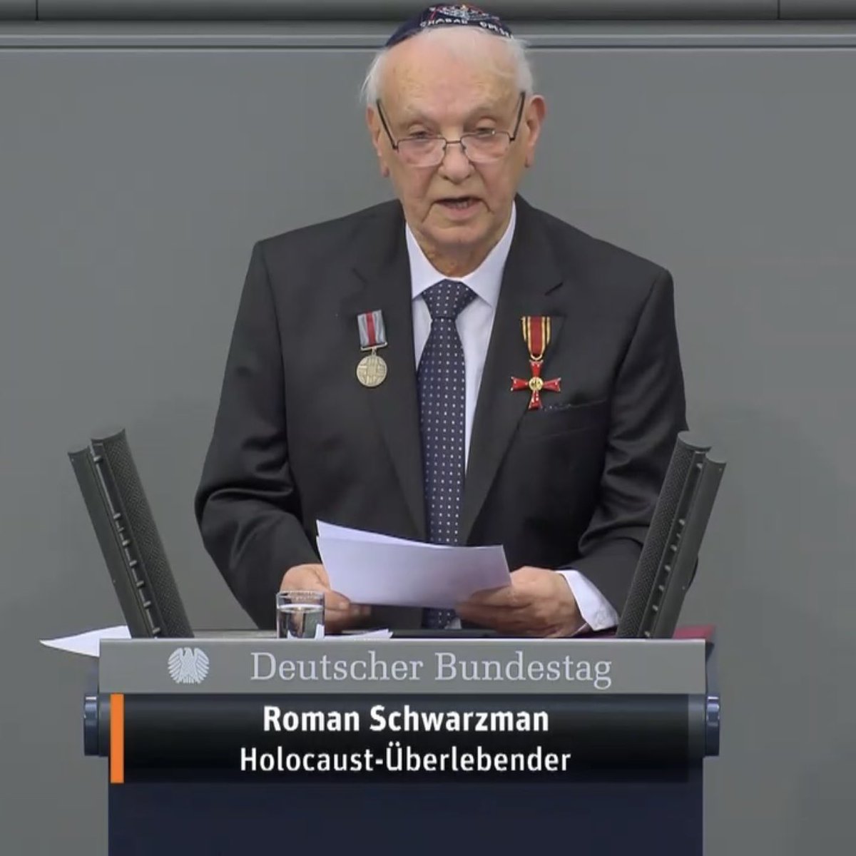 „Damals wollte mich Hitler töten, weil ich Jude bin. Heute will mich Putin töten, weil ich Ukrainer bin.“ - Roman Schwarzman.