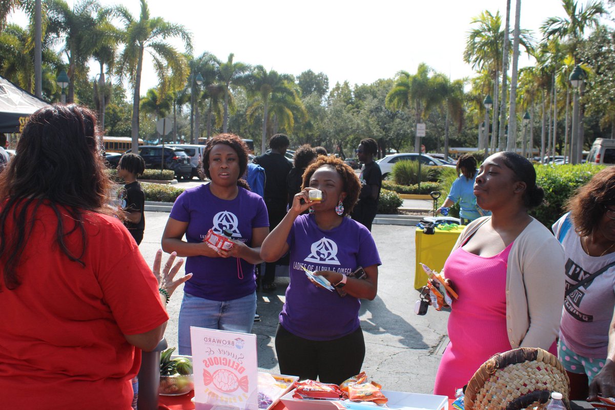 Thank you for attending the MLK Teen Summit and passing by our Sweet &amp; Delicious 2B Drug Free table. Attendees learned about healthy food for the brain and how alcohol affects the developing brain <a href="/browardschools/">Broward County Public Schools</a> @UWBC_Commission #leadingthechange