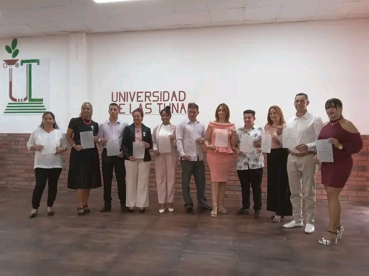 olbaplpg70's tweet photo. Excelente espacio para rendir homenaje a José Martí y reconocer a los hombres y mujeres cubanos #OrgulloULT. Claustro solemne en la @ULTCuba https://t.co/Uykv3QbUOx