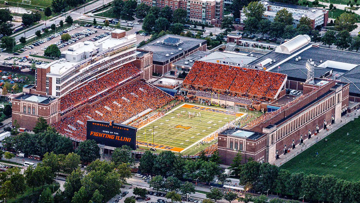 CFBHome's tweet image. Stadium of the Morning 🥞

🏟️ Memorial Stadium 
✔️ Capacity 60,670
📍 Champaign, Illinois

Home of @IlliniFootball 

Last photo by @cfbcampustour