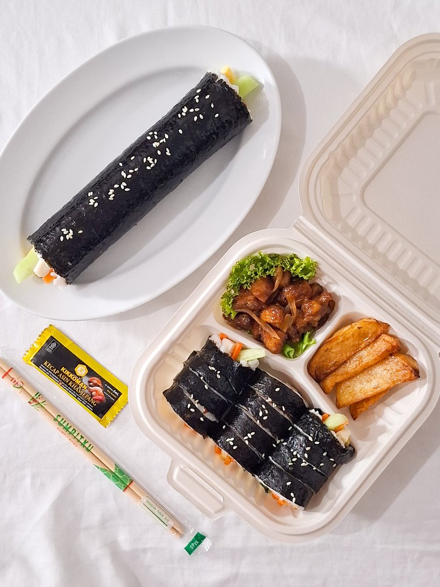 foto produk dulu soalnya gak cuma enak tapi ini cantik 😍🤏🏻
yang mau pesen lunch box buruan DM atau WA ya, untuk jumat berkah juga bisa, khusus jumat berkah harga start 10k aja 😍